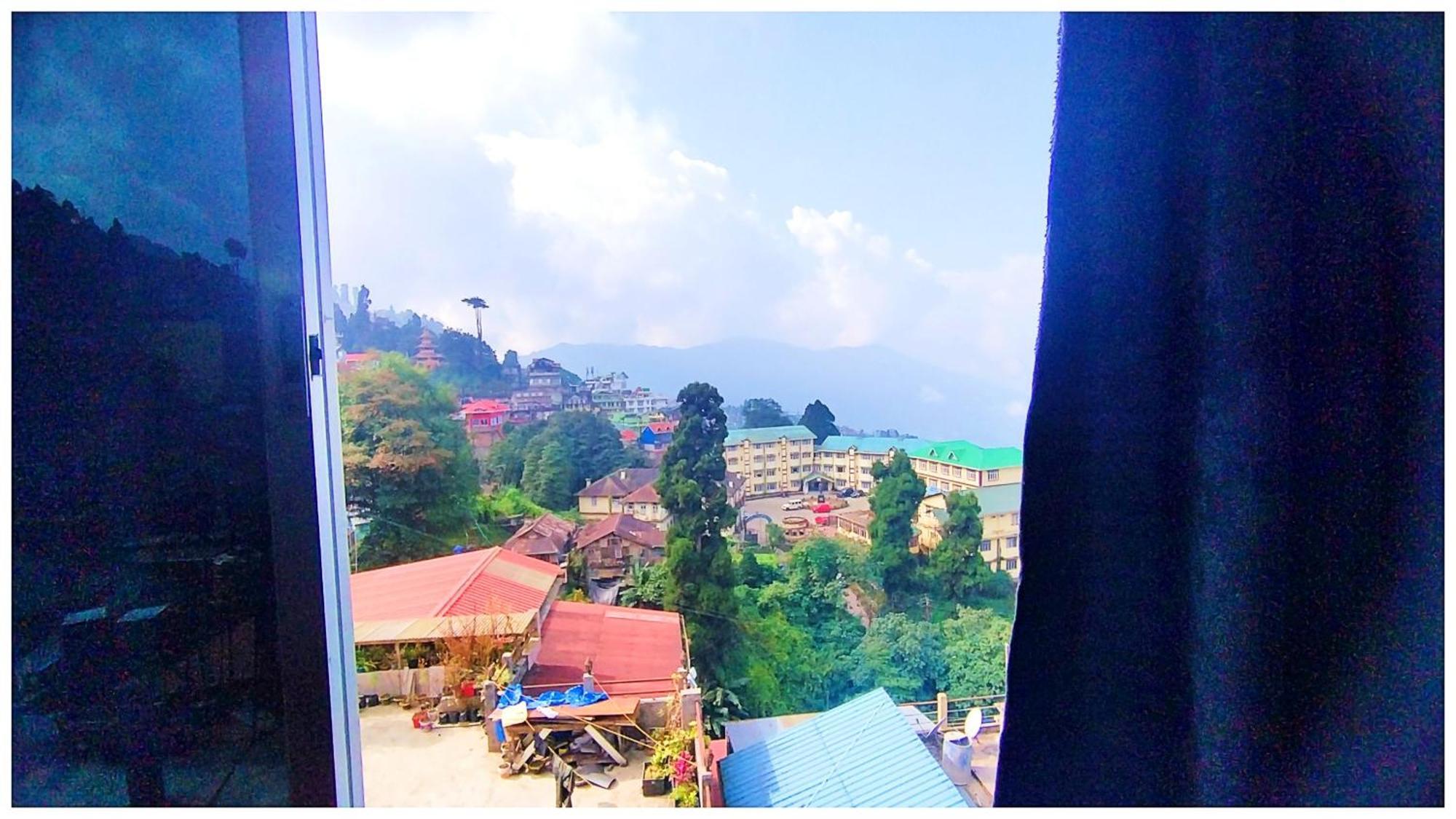Hotel Premium Pitstop Near Railway Station Best Hotel In Darjeeling Дарджилинг Экстерьер фото