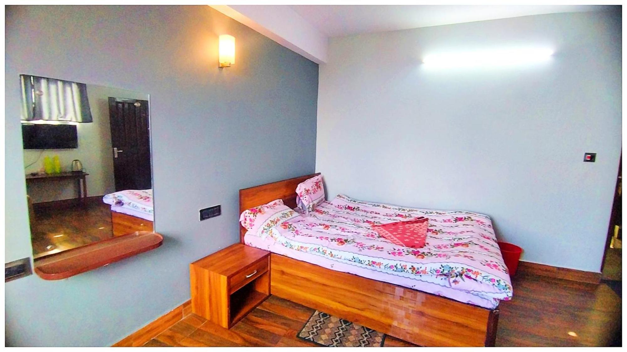 Hotel Premium Pitstop Near Railway Station Best Hotel In Darjeeling Дарджилинг Экстерьер фото
